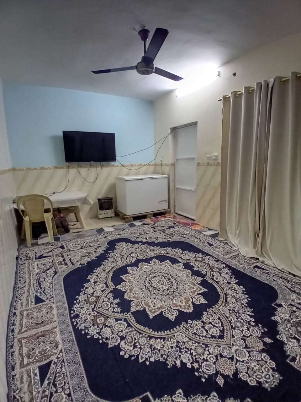السلام عليكم
من رخصة الادمن 

منزل للبيع طابو ملك صرف محكمة الكرادة

العنوان الزعفرانية شارع الكهرباء مقابل شارع البستان 

تفاصيل البيت 100 متر ريم البيت عكاده مو مسلح ثنين غرف وحده والثانية فوك صالة ومطبخ واستقبال حمام مشترك داخلي وصحيات خارجي السعر 75 مليون وبي مجال التواصل *********** حسنين
