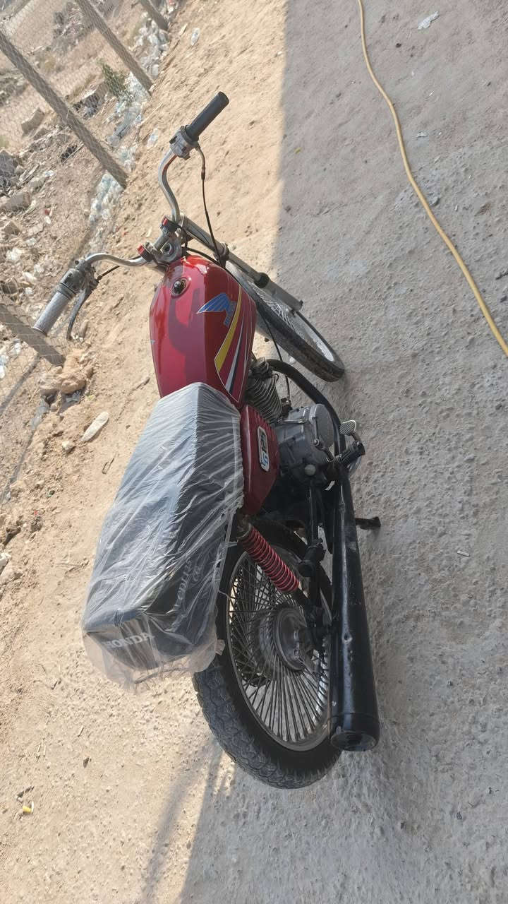 سلام عليكم
دراجه كلك للبيع دراجه مكينه زينه ما مفتوحه دراجه عوزهه بس كلجات دراجه مديل 2017 دبلات شغاله كله شغال دراجه تخبل تجي تفحص وتشوف 250وبيهه مجال مكان نجف كوفه *********** بي واتساب
