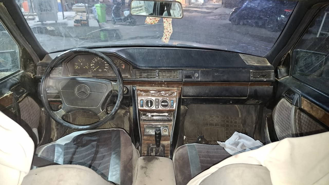 سلام عليكم  السياره موديل  ٩١ محرك كاز  سعره ٣٠ اي تفاصيل  هذا الرقم ***********
