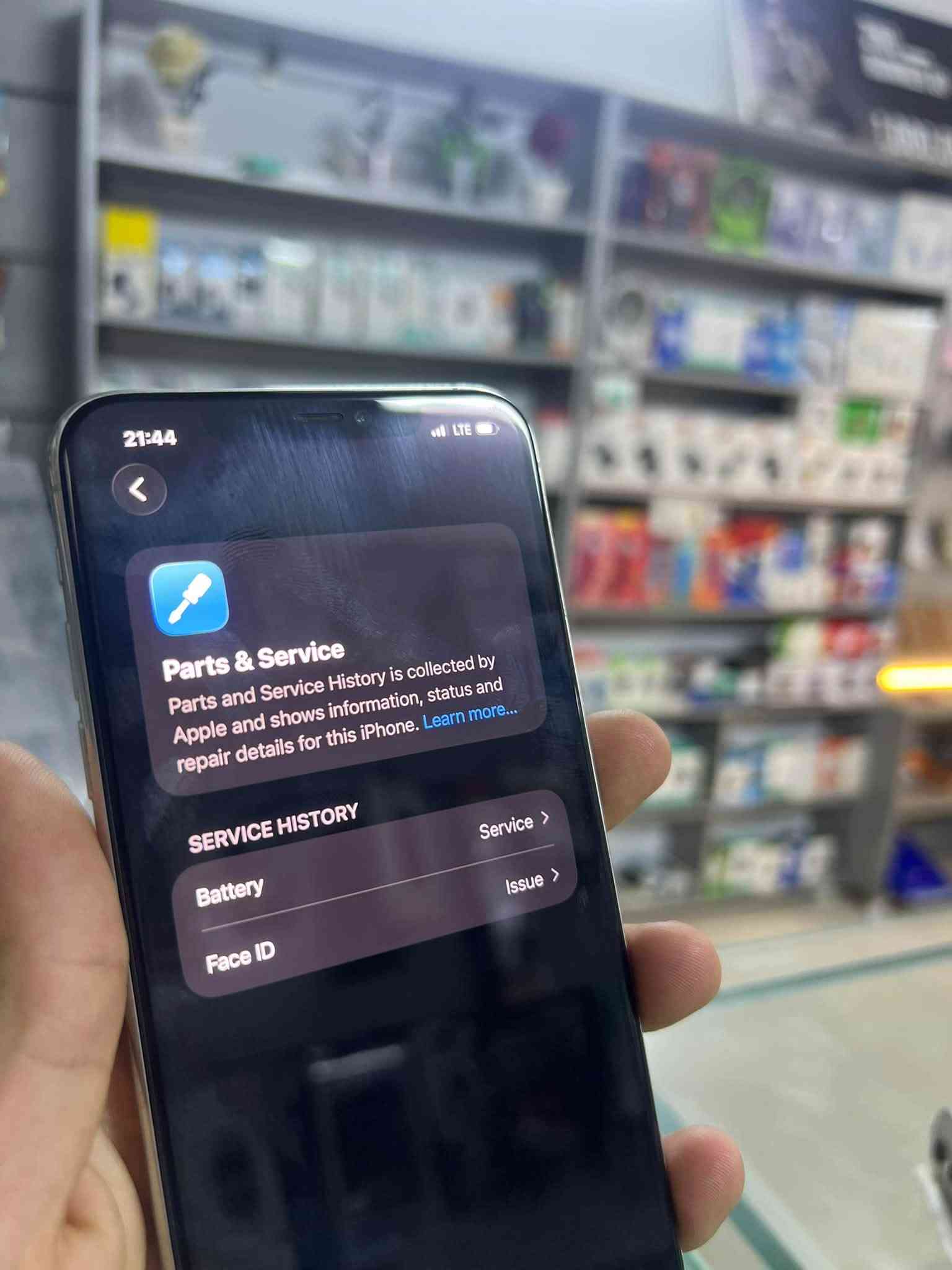 Iphone 11 pro max 256gb 1 sim
پاتری ٧٦ە مۆبایلەکە هەموو شتێکی بیلادیە بەس فەیس ئادیی ئیش ناکات سحریشی ٣٥٠ هەزارە مامەڵەشی تێدایە ئەوەش رەقەم ***********
