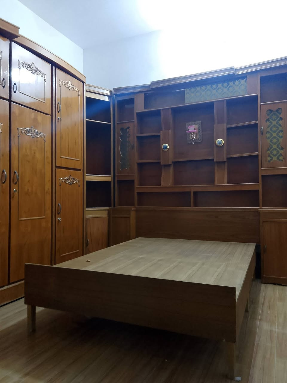 يتوفر غرفه نوم 10قطع
الفلوجه النساف البعزام
السعر800وبيه مجال
***********
