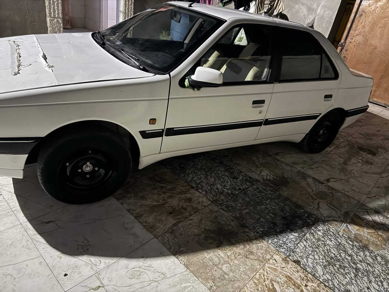 سلام عليكم بيجو 405 سياره جاهزه كير ومكينه وحداده وتبريد وتخم تاير جديد سياره جاهزه سنويه 29 مكان بصره زبير ***********              سعره 35
