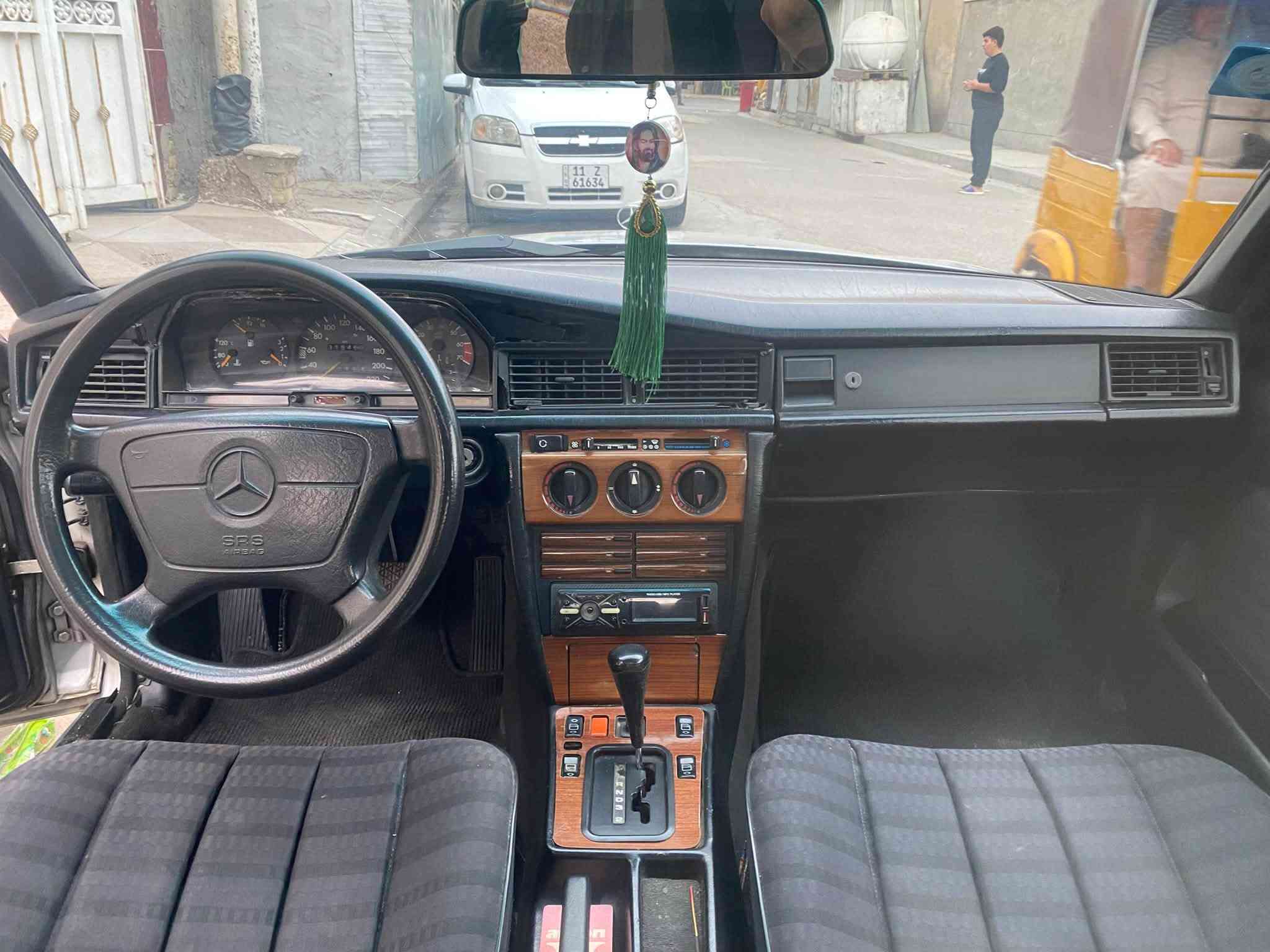 مرسيدس 190 • ١٩٩٢ • وارد ياباني