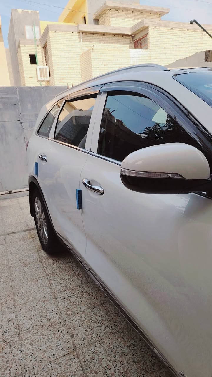 سلام عليكم سورنتو للبيع موديل 16 كويتي مكفوله من ضربه  بيه ربع قطع صبغ بدون دواخل أثر شخط سياره فول موصفات بصمه بنرامه كشنات جلت تتفه تبريد لكشنات جنطه كرباء سادر بريك دكمه محرك 6  سلندر  7 راكب  تبريد ثلج تخم تاير جديد صدر مال شركه سياره جدده مال جناي  ماشيه 119 حقيقي سياره فورويل  مكان السياره ابو غريب لشهداء لسعر 182 وبيه مجال لهاتف ***********.   ***********

