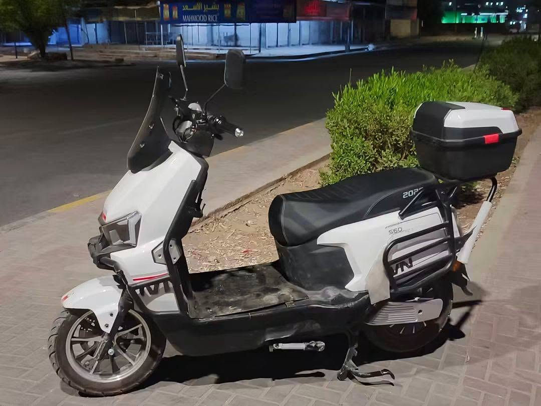 ماطور صاعقة شركة معروفة WN 
فول مواصفات 
مستخدم اقل من  شهر ونص
نظام abs
نظام R يرجع بك 
بطاريات كرافين مسطرة 6 
2 بصمة سويج 
الماطور شرط الفحص
***********
