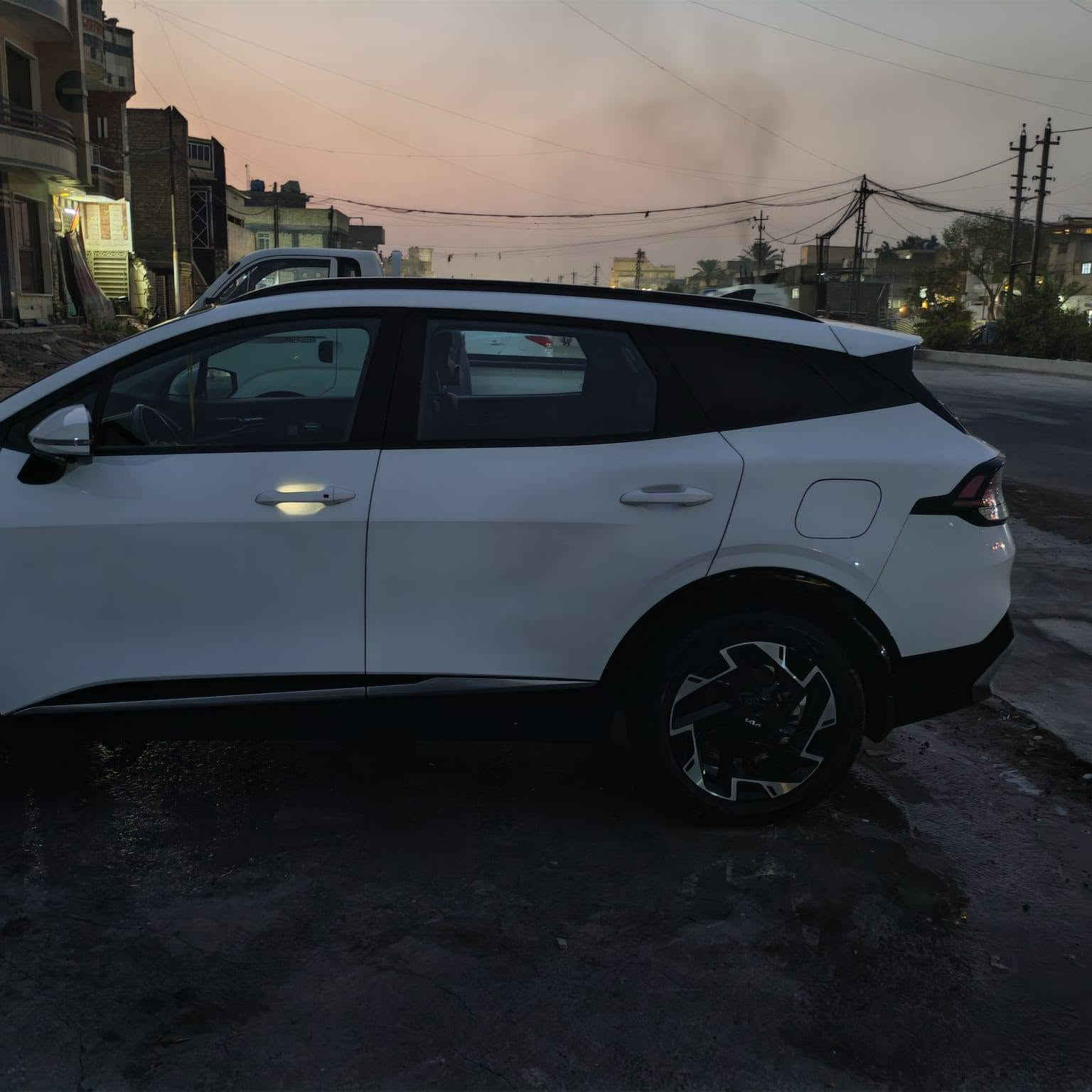 السلام عليكم سبورتج موديل ٢٠٢٣ وارد أمريكي حادث خفيف السياره جديده وجاهزه فول برستيج اعلى فئه رقم بغداد تحويل مباشر مكان السياره بغداد تحويل مباشر ***********

نص مكتوب في الصور:
- ٦:٠٩ م