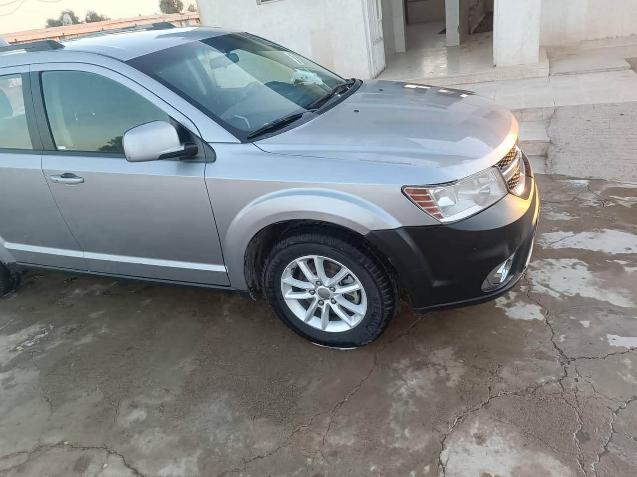سلام عليكم
جورني 17CXT   سلندر 6 ضرر جاملغ الامامي جهة السايق 
السياره يحتاجله ترتيب قليل اي شي عل فحص 
السعر 130  اوبيه مجال 
***********
***********
