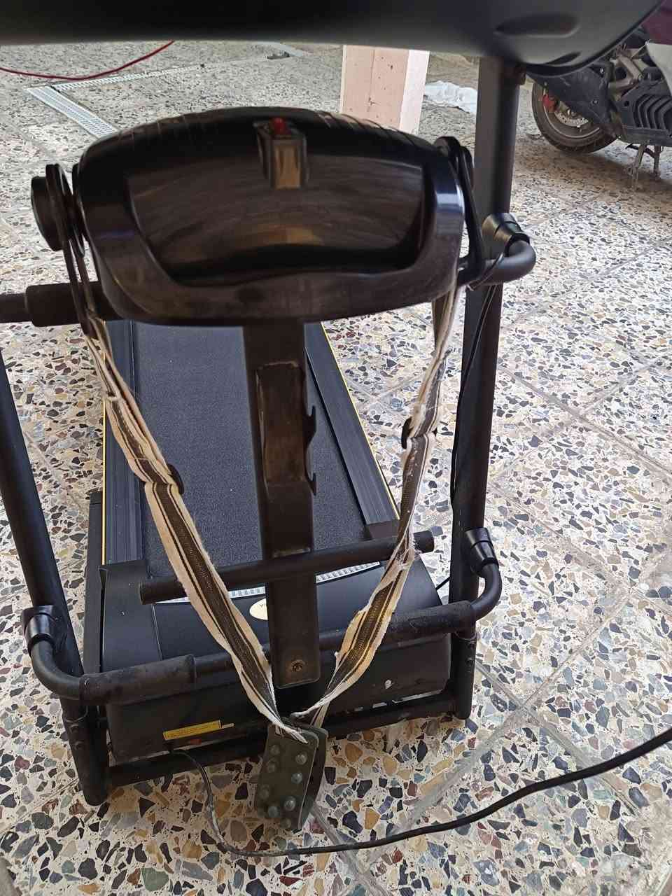 سلام عليكم
جهاز جري للبيع وزن 120kg اعتقد اكثر جهاز قوي واعتمادي
استخدمته قليل تقريبا 10 مرات وتركته بالغرفة بدون استخدام اخذته ب500 الف جديد بالجيس
ابيعه الك 350 وبيه مجال ماتحصل هيج نظافة بهذا السعر 
بيه هواي مواصفات 
استخدام منزلي
مودات مختلفة 
بيه هزاز لتكسير الشحوم 
وتكدر ترفعه وتنزله بالأرجل الخلفية موجودة بالصور 
الازرار كلها شغالة
وقياس نسبة الدهون وبيه هواي مواصفات 
وتجي وياه هدية قرص دوار لتمرين الخواصر

مكاني كربلاء طويريج .رقمي *********** واتساب .
تحياتي للجميع ❤️

