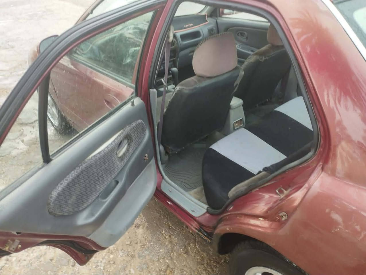 سلام عليكم براتون مراوس وابيع موديل 2005محسن سياره كير محرك كفاله قطره صبغ ما بيهه بلاديه تبريد شغال نقص كبريسر رقم بغداد سنويه لل2031 عوزهه ترتيب السعر 45وبيه مجال ترايك للبصره تخم تاير مكاني بغداد  رقمي ***********
