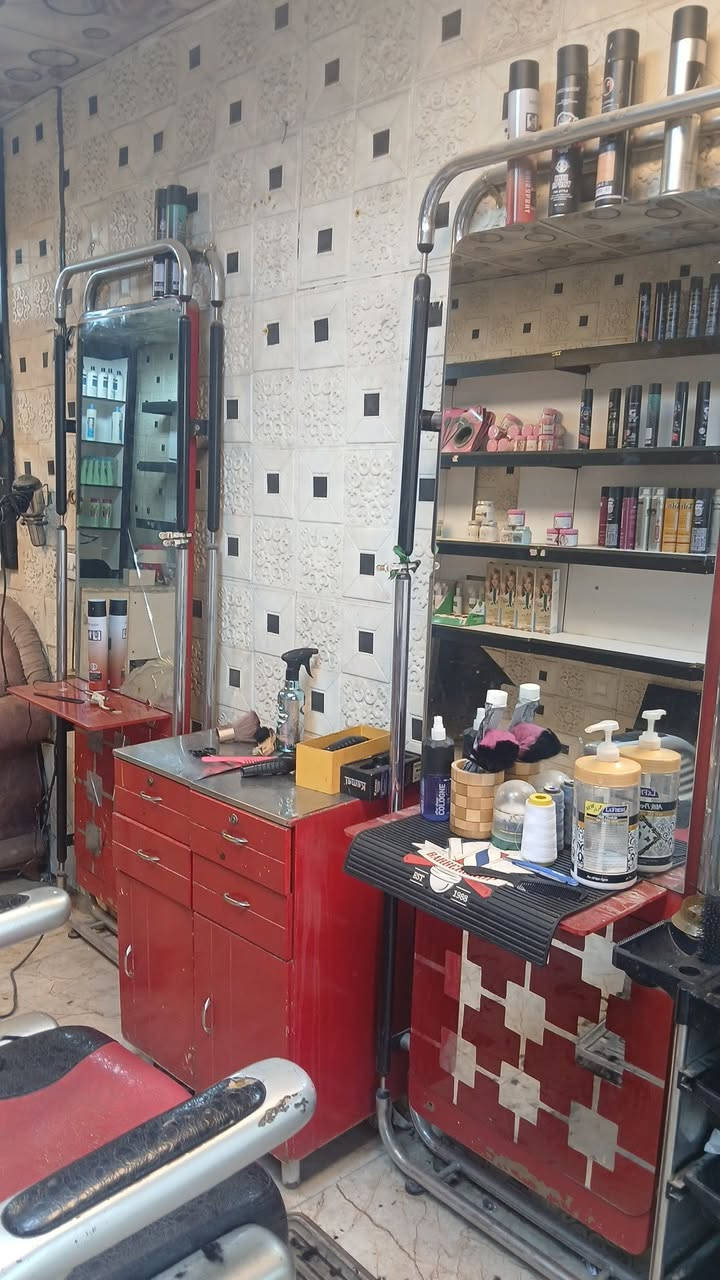 السلام عليكم المريات والرفوف للبيع سعر مناسب 
***********

