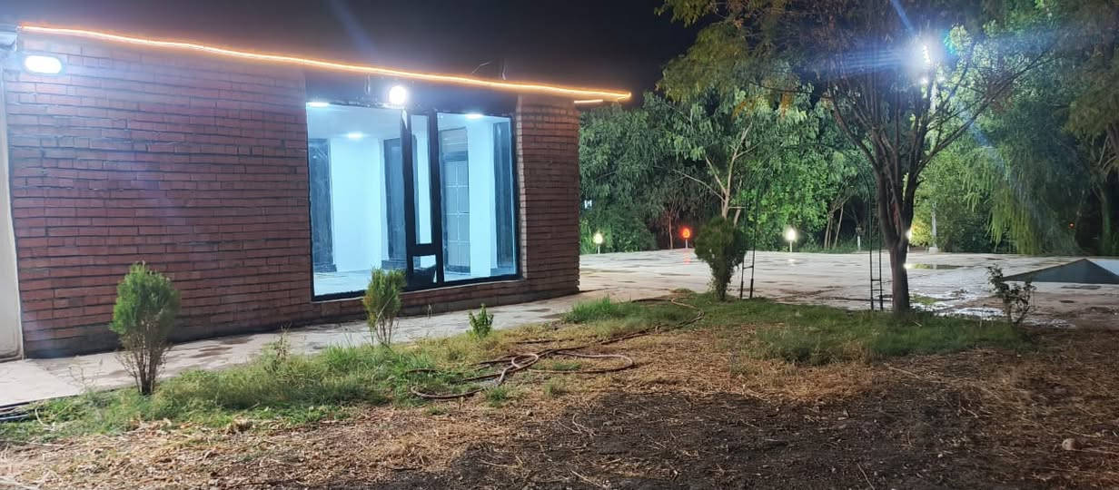 باخ بۆ فرۆشتن یەك دۆنم بیر ئاو كارەبای  سەربەخۆی هەیە حەوزی تیایە داری بەرداری تیایە بەینی سالح ئاغا و باریكە ١٠٠م لە جادەی ڕەیسیوە  دورە
***********
