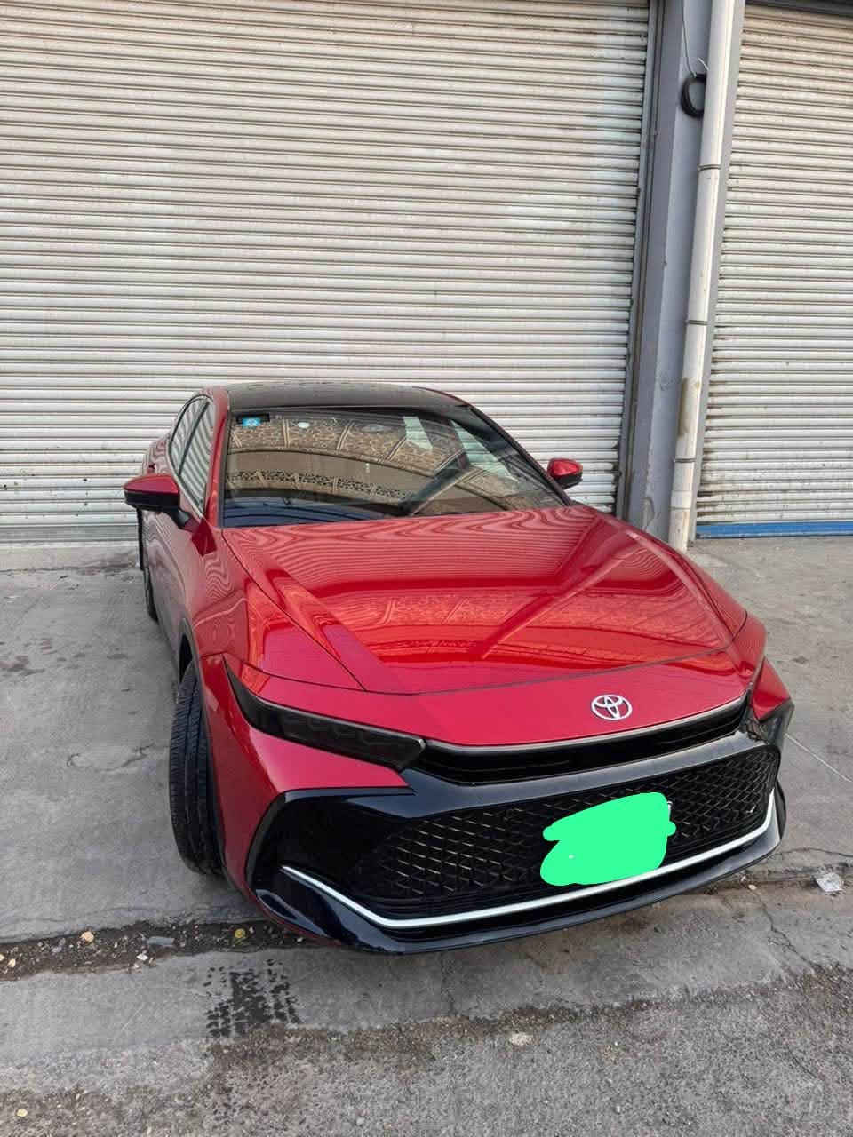 السلام عليكم
تويوتا كراون 2023 
فئة Limited اعلى فئة بل كراون امريكي
محرك 2500 هايبرد 
ماشيه36  km الف كيلو متر حقيقي 
المواصفات:
لايت 4 عدسات قلاب 
فتحة سقف
تبريد شاشة  
نفكيشن
مراية اوتو دم
حساس مطر 
مري شفط
سياقة ذاتية 
توقف ذاتي 
ترحيب عند الاقتراب
شاحن واير ليس
كروس سرعة
دخول ذكي اربع ابواب 
‎كامرات اربعة 360 درجة 
حساس 360 درجة
رادارات 360 درجة 
ذاكرة مقاعد
دشبول دجتال 
 شاشة ابل كار بلي كبيرة 
كشنات جلد + كهرباء + تبريد وتدفئهً ستيرن 
الانارة الداخلية والخارجية led بالكامل
سستم صوت JBL مع 11 سماعة + دمام خلفي 
سبيكرات عدد 5 
سايد بريك بصمة
اوتو هولد
مانع نزلاق 
ويل 21
زراك كامرة خلفية
الضرر تبديل بابين وكالة ساز العراق وتصليح في صندوق بسيط جدا اريباك برده فقط  كفاله كير ومكينه وبطاريه 
سعرها 255$ وبيها مجال بسيط 
تواصل ***********
