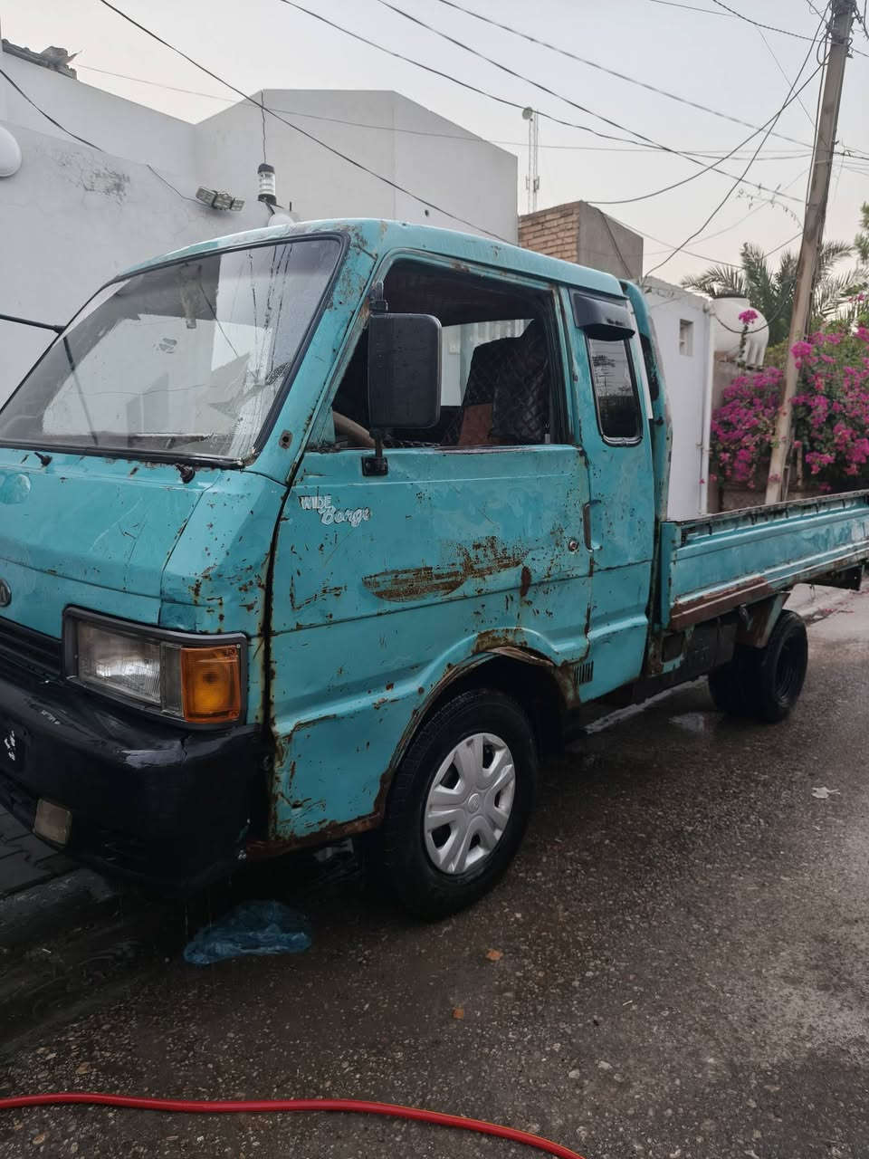 سلام عليكم أخوان كيا بنكو موديل ٩٣ سياره حلوه كير فول مكينه بيها بخار بسيط تايرات تخم جواها جديد السياره بيها تحويل  مباشر  الي يريدها بي خير ويدلل اخوان اللاستفسار على الرقم التالي *********** عوانها النجف الاشرف  ورقم هم نجف الماني  وسعرها على رقم الهاتف  وبيك خير وتدلل
