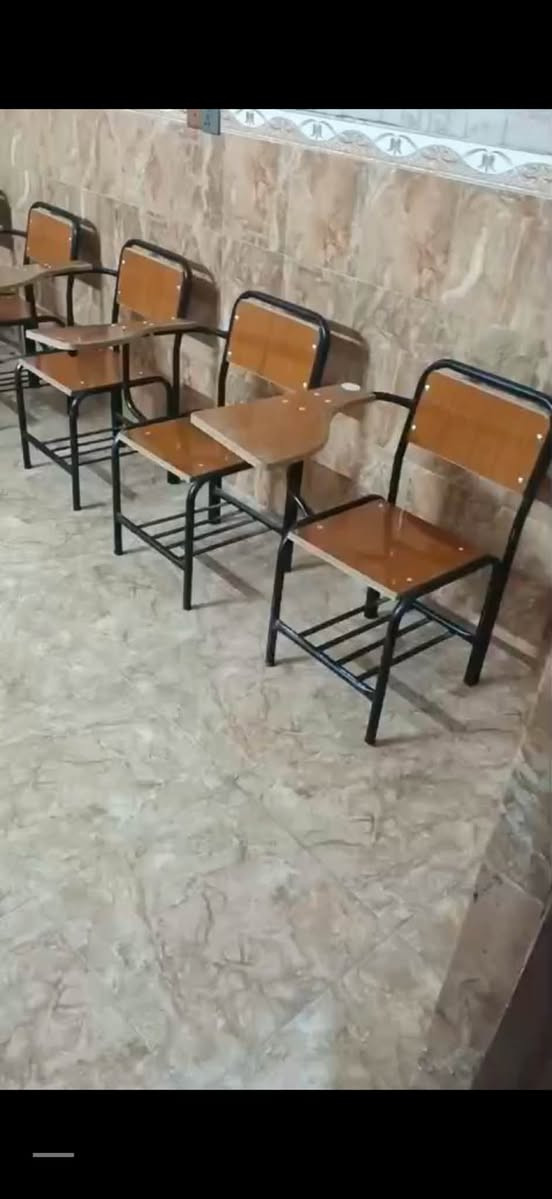 ستول جامعي • ٢٥ ستول • جدد مستعملة