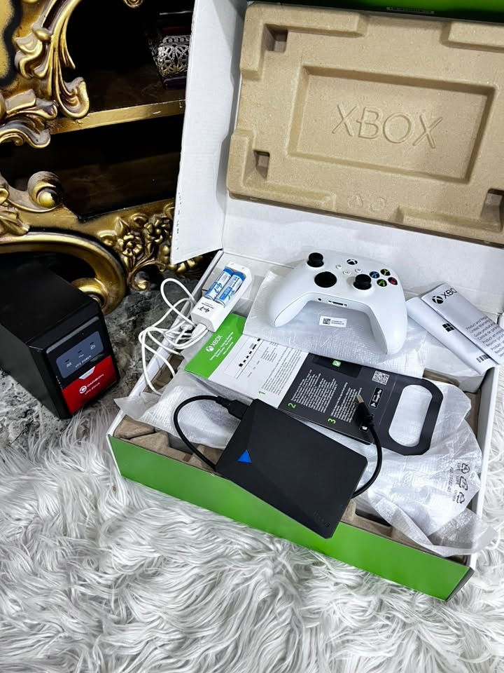 السلام عليكم
✅اكس بوكس سيريس اس. Xbox✅
جهاز نظيف حيلل 99‎%‎✅
بي حساب واشتراك 3اشهر اللتمت✅
 ✅GAME PASS ULTIMATE
جوستك مع بطاريه مع شاحنتها كامل✅
هارد ال1تيرا من شركةEAGET✅
السعر 425
استفسار***********
