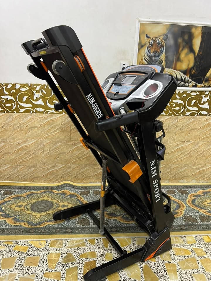 جهاز جري جبلي دبل ماطور جداا نظيف حديث  شاشه لمس تحكمات لمس سرعه عاليه16.8 نظيف يحتوي على اكواب عدد2 وستاند موبايل بي شاشه تعد رقت سعرات حراريه قياس نبضات القلب مسافه مقطوعه مفتاح امان بي رجاج تكسير شحوم وبي شناو بطن بي اواكس بلوتوث شاحن موبايل وحاسبه جهاز يطبك ومياخذ مساحه يحمل 140 كيلو سرعه عاليه سعره 280 الف بغداد يوجد توصيل محافظات ***********
