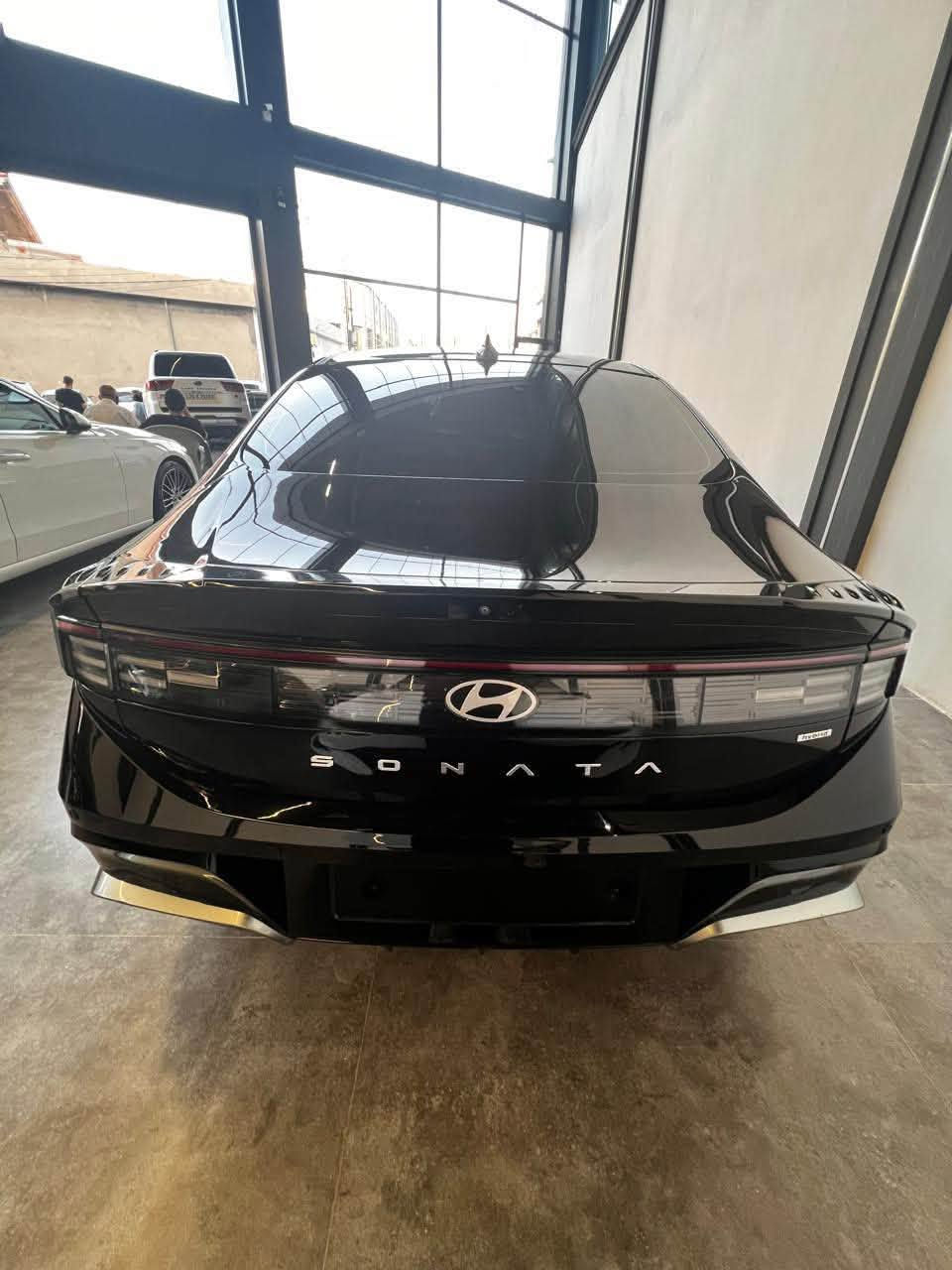 🚘 Hyundai Sonata Hybrid SEL 2025
سوناتا ٢٠٢٥ هایبرید امریکی SEL

🔹 موديل 2025
🔹 فئة SEL Hybrid
🔹 محرك 2.0L Hybrid
🔹 کیر أوتوماتيك
🔹 دفع أمامي FWD
🔹 ماشية 31,601 ميل ≈ 50,857 كم
🔹 بها تعديل بارد بالجاملخ الخلفي الأيسر
🔹 بدون أرباك
🔹 بدون صبغ
🔹 دواخل نظيفة
🔹 شاشة وسطية كبيرة
🔹 Apple CarPlay + Android Auto
🔹 شحن لاسلكي
🔹 كراسي أمامية مدفأة
🔹 مثبت سرعة ذكي
🔹 كاميرا وحساسات أمان
🔹 مكيف أوتوماتيك

📍 السيارة موجودة في دهوك

📞 للمزيد من المعلومات والصور***********-***********

