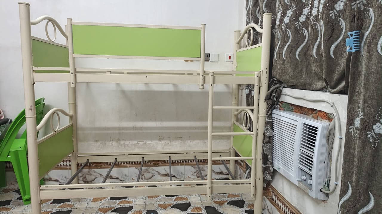 جرابي للبيع سعر ٩٠ وبيهن مجال عنوان الفارس شارع سكلات يم معمل صب اتصال على رقم***********

