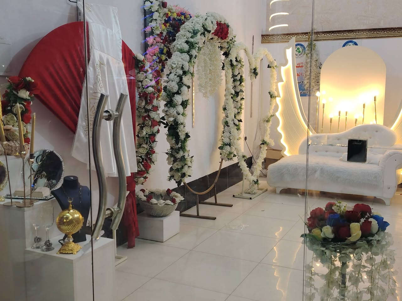 كوشات حسين التميمي للاعراس والمناسبات أحدث الموديلات وحسب الطلب العنوان مقابيل كراج بغداد مباشرتآ للحجز ***********
