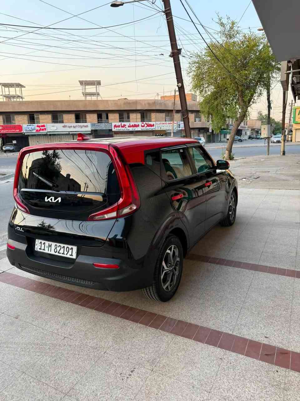السلام عليكم كيا صول موديل 22 ماشيه 56 الف مايل سياره جديده ما متعوبه حادثهه باب السائق فقط مصلح ومصبوغ عدا هذا كفاله اي نقص ما بيهه السعر130 عنواني بغداد الكراده للاستفسار ***********
