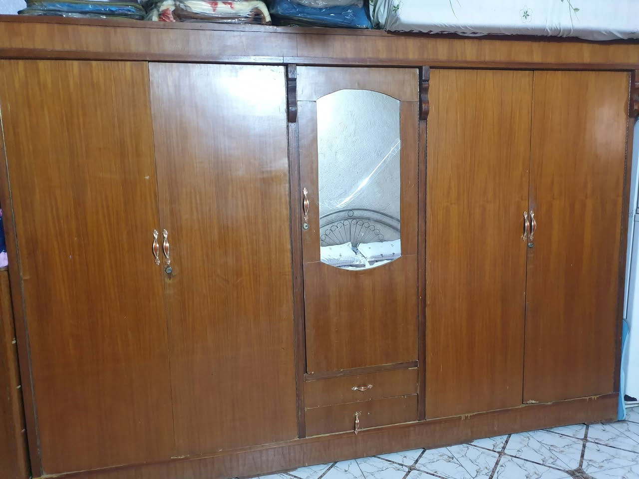 خمس بيبان • ثلاجة ناقص غاز • جرباية حديد
