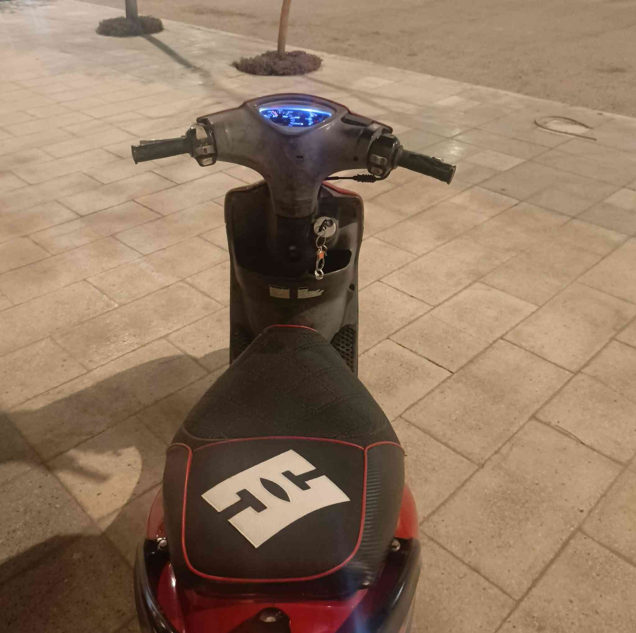 سلام عليكم دراجه ماكس عدله رمبه  محرك 125cc اصولي كمرك مدفوع أوراق اصولي السرعه 120 البيع كربلاء السعر مليون 100 الرقم ***********

