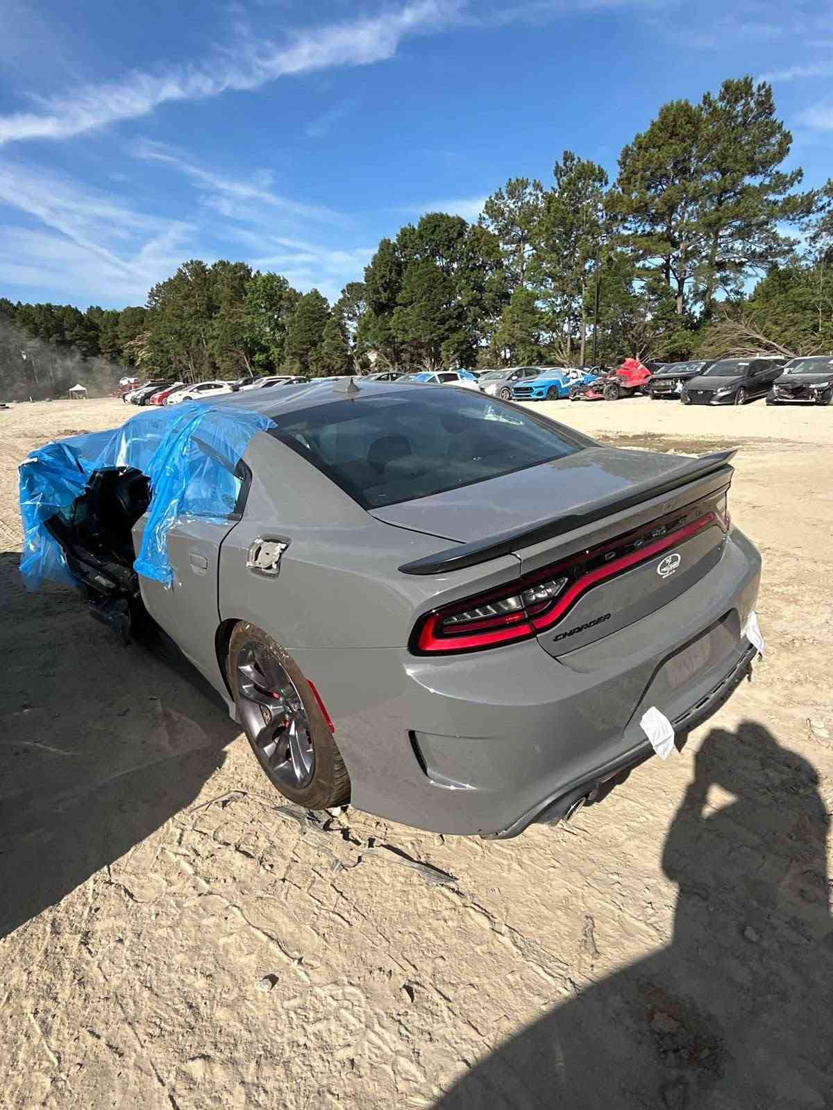 سلام عليكم 
جارجر سمنتي 
2023 GT
4 قطع صبغ 
صور حادثه مال امريكا 
موجوده مع الصور 
محدث بنيد وعاميه SRT 
بدون لوحات
حداديه كامله SRT
ويل  سكات 
السياره جاهزه ومتعمره تعمير جناي 
مكان السياره كربلاء 
السعر : 190 وبيه مجال 
***********

نص مكتوب في الصور:
- 3 من 12 HD