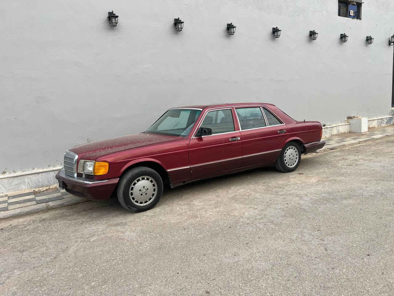 مرسيدس ٥٦٠ SEL • باب طويل • محرك 8V بلادي