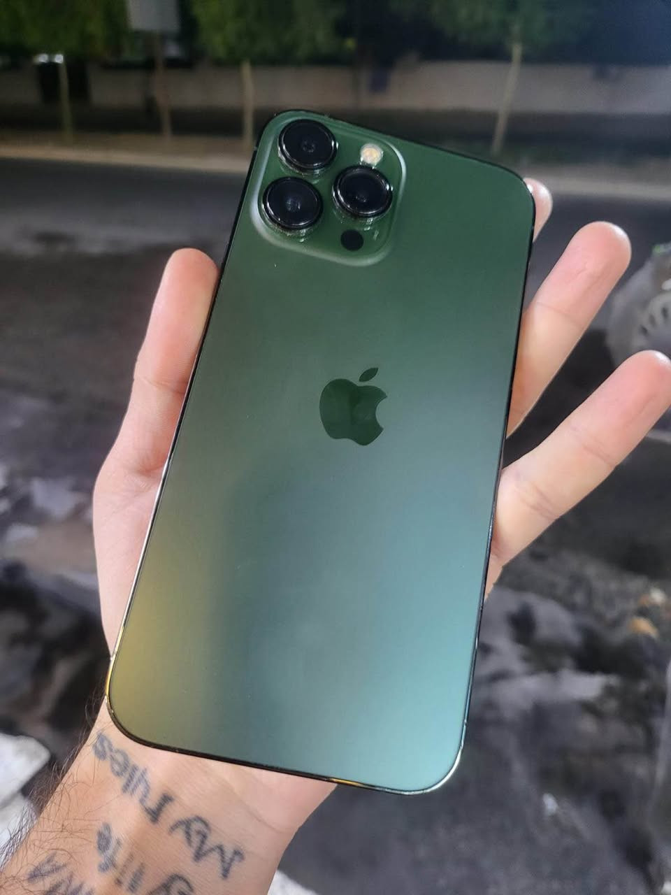 iPhone 13 pro max 
Zakire 128gb 
Battary 84
1sim esim 
%90 xawena bashart 
Ba zamani hawaw comptr mali dosta 
Nrxi 650 hazar maqamlay kam brayana musteri tel bka *********** 
La hawler 5 hasarok geandn niya أربيل, العراق

نص مكتوب في الصور:
- 19:50
- Pil Sağlığı ve Şarj Etme
- Telefon pilleri, şarj edilebilir bütün piller gibi eskidikçe performansı azalan tüketim mallarıdır. Daha fazlası...
- Maksimum Kapasite
- Bu, yeni pile kıyasla mevcut pil kapasitesinin ölçüsüdür. Düşük kapasite, şarjdan sonra kullanım süresinin azalmasına neden olabilir.
- %84
- En Yüksek Performans Yeterliliği
- Yerleşik dinamik yazılım ve donanım sistemleri, iPhone'unuzun pilinin kimyasal olarak yaşlanması gibi görülebilecek performans etkilerini engellemeye yardımcı olabilir.
- İyileştirilmiş Pil Şarjı
- iPhone, pilin eskime hızını yavaşlatmak için günlük şarj etme rutininizi öğrenir, böylece telefonunuzu kullanmaya ihtiyacınız olana kadar %80 oranını geçince şarj etmeyi durdurmak için bekleyebilir.