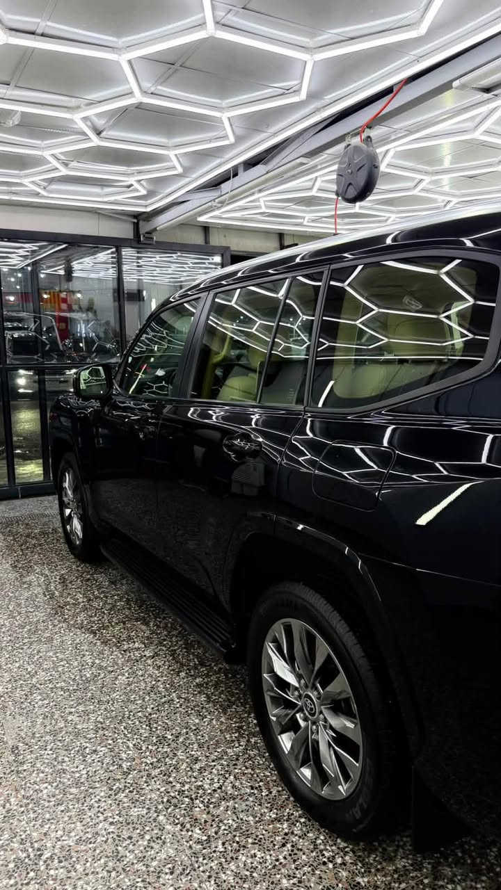 لاندكروز gxr (2022) 🚗
3 شاشات ام التطبيق 
5 بصمات دخول ذكي 
تشغيل عن بعد 
كشنات جلد كهرباء 
عليها تخيم تاير يوكوهوما جديد
السيارة رقم بغداد باسمي تحويل ثاني يوم ♥️ 
عداد المسافة (55،000) كيلو متر 🚗 

للاستفسار 
‭+964 770 778 0894‬📞
