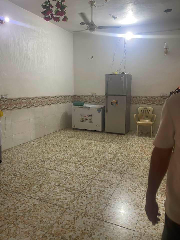 يالله دار للبيع المساحه ١٣٠متر زراعي سند ٢٥يحتوي على غرفه وصاله واستقبال ومطبخ وصحيات داخليه وخارجيه بناء طالوك السقف صب مسلح العنوان طويريج ملحق حي المثنى للاستفسار الاتصال ع الرقم ***********

