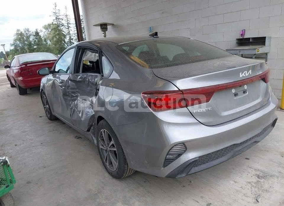 🚘 للبيع – كيا فورتي 2023

🔹 الموديل: 2023
🔹 المحرك: 2000 CC DOHC
🔹 الوارد: أمريكي 🇺🇸
🔹 رقم السيارة: كربلاء
🔹 مكان السيارة: بغداد
🔹 عداد المسافة: 44,000 كم

✨ المواصفات والتجهيزات

✅ مثبت سرعة
✅ مانع انزلاق
✅رادار امامي
Apple CarPlay + Android Auto لاسلكي✅
✅ أنظمة أمان متقدمة
✅ تحذير من الاصطدام الأمامي
✅ نظام المحافظة على المسار
✅ مساعد الانحراف عن المسار
✅ نظام تعليق مستقل
✅ مصابيح أمامية LED
✅ حساسات ضغط الإطارات TPMS

📌 حالة السيارة

✔️ السيارة نظيفة جداً وحالتها ممتازة
✔️ حادثها في امريكا هو:
 باب السائق مصلّح 
 الباب الخلفي خلف السائق مبدّل كما موضح في الصور
 

✔️ السيارة حالياً جاهزة للاستخدام ولا تحتاج إلى شيء، 

💵 السعر

السعر المطلوب: 138ورقه وبيها مجال

📞 للتواصل: ***********
