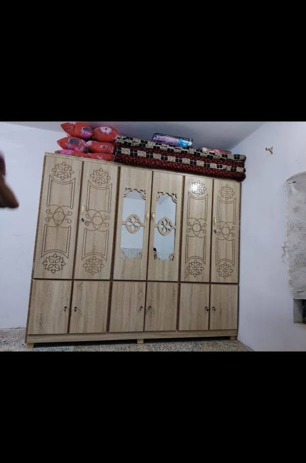 السلام عليكم مكلف بل نشر غرفة اخشاب نضيفه مثل ما واضحة بل صور ماعده كسر خفيف بل تصعيد بل فايبر ويتصلح للأمانه 

السعر 400. وبيها مجال هواي هواي للشراي. 🤍

المكان الحويجه. 

رقم الهاتف. ***********

للتواصل شريحه. وواتساب. وخاص وحياك الله
