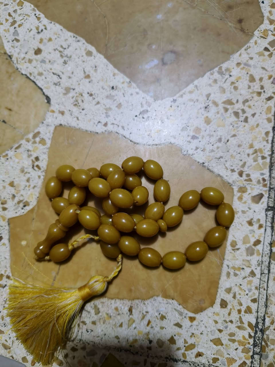 سلام عليكم مرخصت مدير الكروب محابس فضه وسبح ما اعرف بيهن يكولون وحده عقيق وحده بازهر وحده سندلوس امانت الله ما اعرف بيهن لكيتهن بجيس اريد ابيعهن الشراي بخدمته مكاني بغداد حي تراث قرب تقاطع درويش وهاذ رقمي *********** ما اعرف سعرهن حط سعر بل يرضي الله
