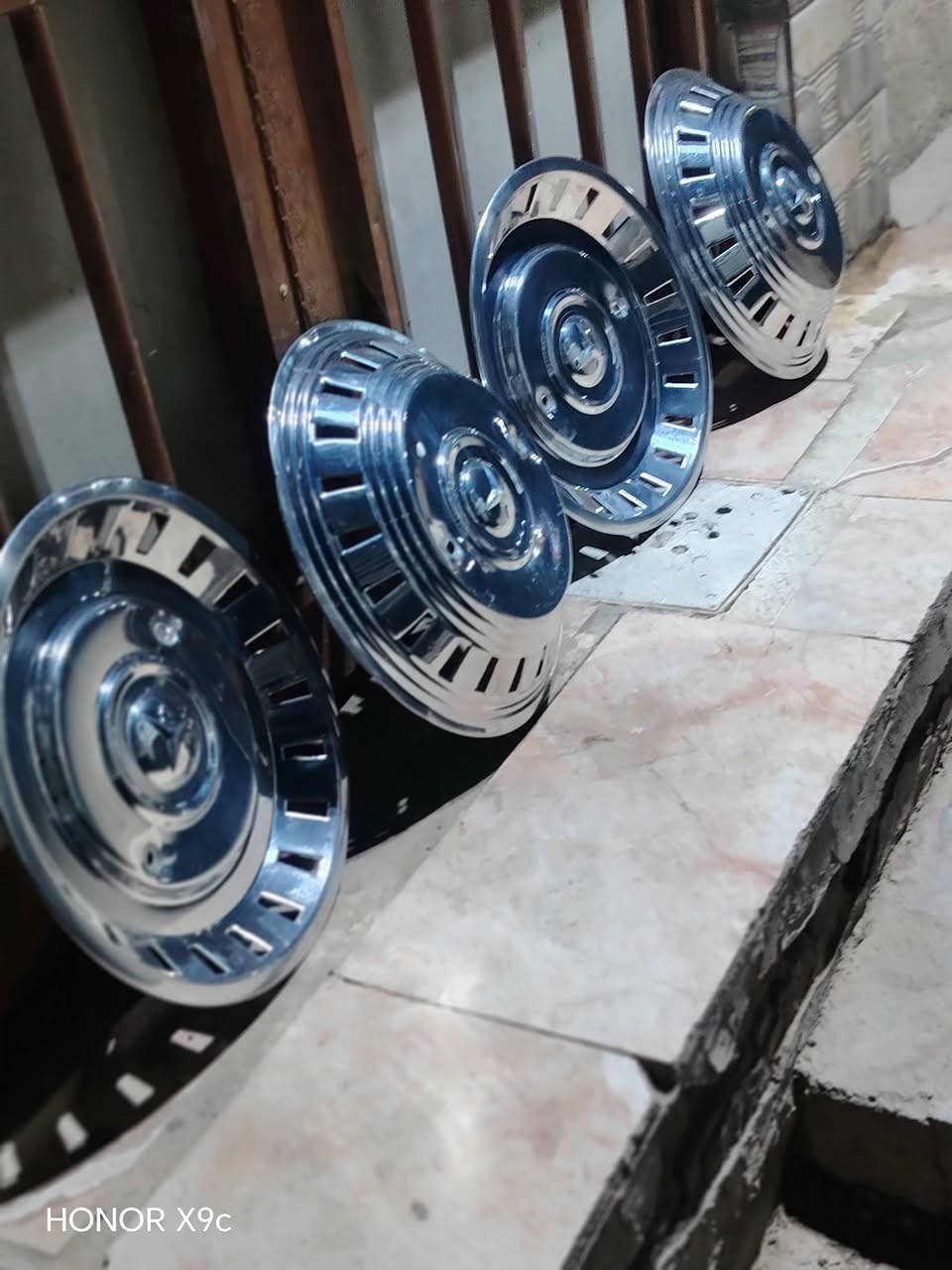 سلام عليكم شباب كبات سياحي جديد حجم كبات 16 مكان نجف سعر 150الف وبيهن مجال قليل ***********

نص مكتوب في الصور:
- HONOR X9c