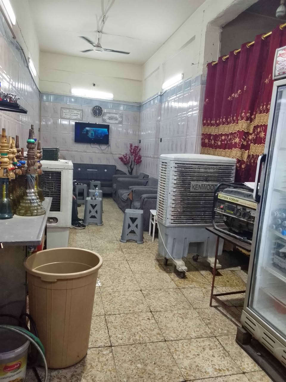 مقهى في بداية فرع داخل الفرع مطاعم في منطقة الكفاح شارع الصدرية مقابل البان الشمال سوق ومنطقة شعبية تحتوي على سستم كامرات ومنظومة طوبه للبيع لعدم التفرغ وايجار المقهى 750 للاستفسار الاتصال على الرقم *********** بغداد, العراق
