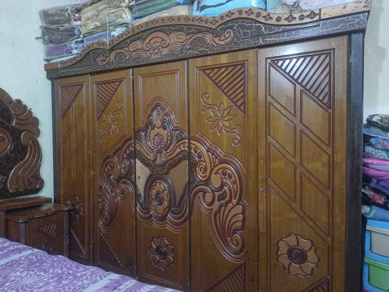السلام عليكم 
غرفة گد الحال 
وسعرها مناسب ٣٠٠ 
وبيها مجال قليل المكان حي الفداء
***********
