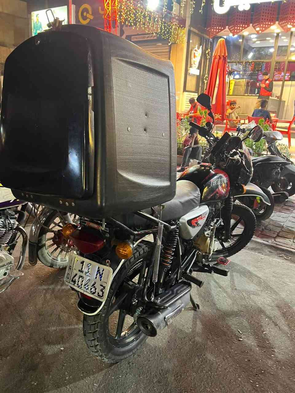 سلام عليكم دراجه بوكسر جبلي مديل 22 رقم انكليزي بأسمي الدراجه اي نقص ما بيه تجفيت اول مره اله قبل اسبوع  جفتته دجفيت كامل بس مو فشك يعني من كور الدراجه تخم تاير دبلات كابريتر ونقصه بس صينيه مال زنجيل سعر 2100 وبيه مجال للطيبين وسلامتكم وهذا رقمي *********** مكاني بغداد
