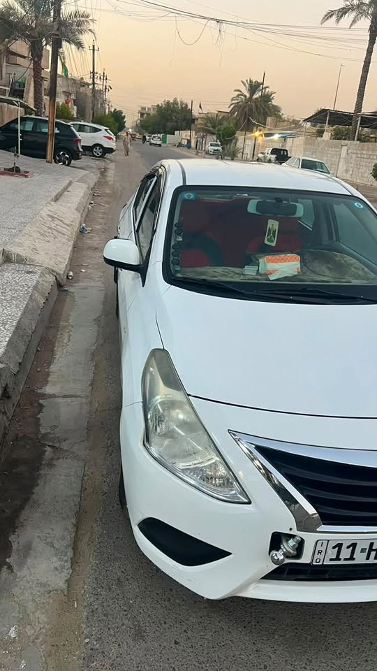 السـلام عليكم ♥️
نيسان سني 2020 
بيها شاشة لكزز
سماعات اصليه : منضومة زينون
حساسات خلفيه
تخم تاير جديد
تبريد ثلج
مكينه وكير خير من الله 
صدرها نضيف
السياره حلوه جديده مامتعوبه 
مكفوله كفاله عامه 
ماشيه 59k حقيقي
السعر : 105$ 
وبيها مجال للشراي مكاني بغداد
الرقم : ***********
