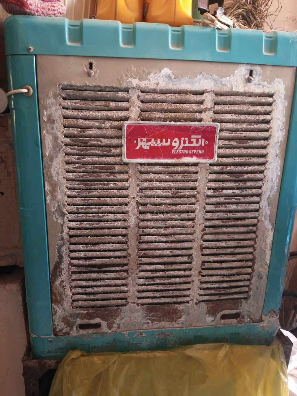 مبردة للبيع تشتغل سرعتين الحجم 2500
السعر 55 الشراي يتصل على الرقم ***********

