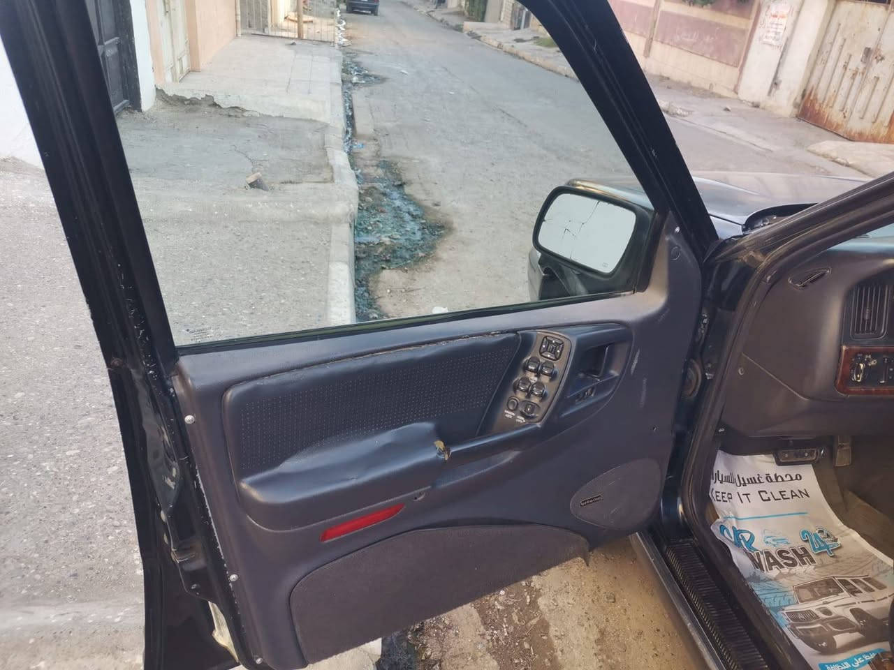 كير ومحرك كصة
الاكسن الخلفي ينراد تبديل
زوج تايرات ينراد
كشنات كهرب
جامات كهرب
ينراد شوية حدادية طخم
السيارة بدون صبغ بلادي
ستة سلندر
كير ومرك اصلي /السعر 50 وبيها مجال /***********/***********
