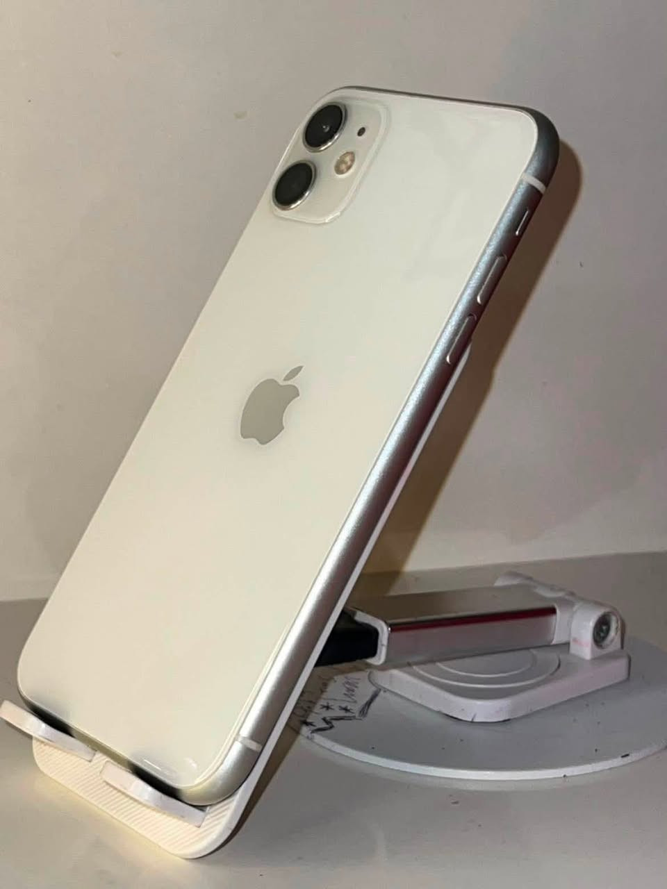 � للبيع 🔥
📱 النوع: iPhone 11 (عادي)
📞 دبل سيم كارت
💾 السعة: 128GB 
🔋 نسبة البطارية: 80%
🎨 اللون: أبيض
✅ الجهاز نظيف ويعمل بكفاءة
✅ استخدام شخصي
✅ مبدل شاشة اصلية 
💰 السعر : 
📍 المكان: موصل / الجانب الايسر
للتواصل : 
خاص / واتساب : 
***********
