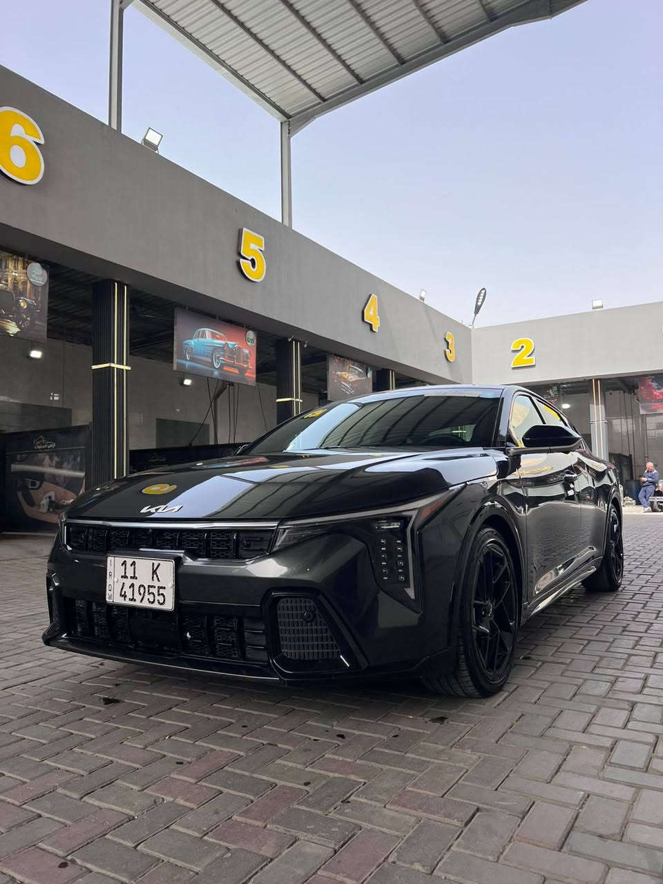 السلام عليكم
للبيع او المراوس
K4 GT LINE TURBO  1.6  MODEL 25 
رقم بغداد 
فول موصفات للأخير 1/1
ماشيه 23 الف كيلو قابل للزياده
حادثها بنيد وچاملغ ايمن 
البنيد والدعاميه مبدلات والچاملغ الأيمن مصبوغ
ايرباگ ستيرن فقط
الداخل جلد لونين
نشره ضوئيه دشبول و الباب
سقف بانوراما
تبريد قطعتين خلفي
تبريد كشنات وتدفئه كشنات وضعيات خزن ميموري عدد2
5 كاميرات
رادارات أمامي 4 خلفي 2
حساسات 6 أمامي
حساسات 6 خلفي
سماعات هارمن كارديون
الارضيه مالتها تفصال شركه elegant mat
والارضيات البلاديه موجودات 
مشدود بيها ويل اسود حجم 16 جدد قبل شهر شديتهن
و وياها ويل كب بلادي يجي بيها حجم 18 تايرات كومهو
السياره جاهزه من كل النواحي متحتاج اي شي شغل واطلع حتى الدهن البيها وكاله ماشي بي اقل من 1000
وبعد مواصفاتها معروفه 
التصليح مالتها هنا بالعراق على ايدينا صلحناها لا شغل الامارات التلزيگ ولا عمان
السعر 195 $ وبيها مجال جدآ بسيط
العنوان
بغداد الشعب شارع عدن
***********
