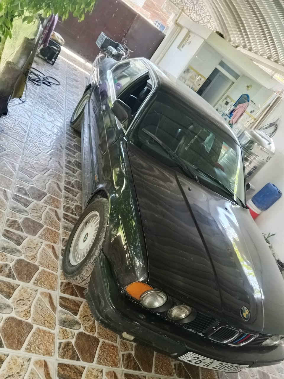 سلام عليكم أبي ام للبيع رقم صلاح الدين بسمي موديل 89محوره محرك بطه 2500 تخم تاير تبريده نقص غاز سياره خير من الله السعر 38وبيه مجال *********** /***********
