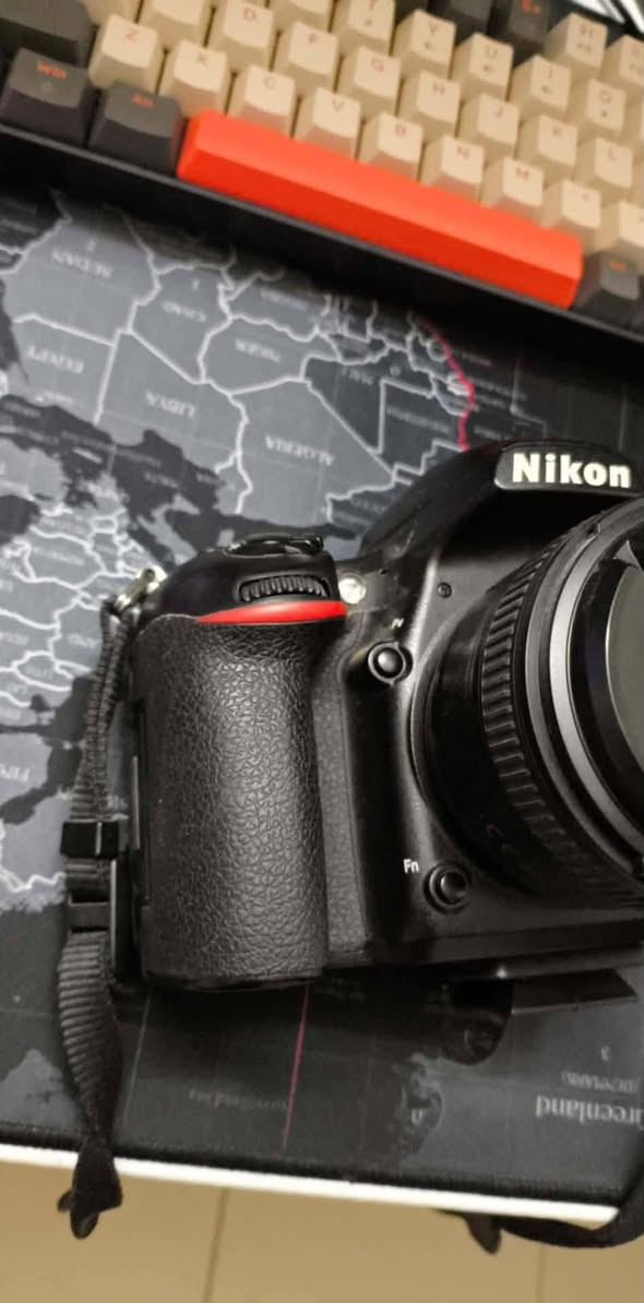 كاميرا نيكون D750
الملحقات
العدسه AF-S NIKKOR 50mm 1:1.8G
حزامه وستاند والجنطه باتري واحد ورام
نضيفه كلش السعر 900 وبيها مجال 
المكان بغداد البلديات 

‭***********‬
