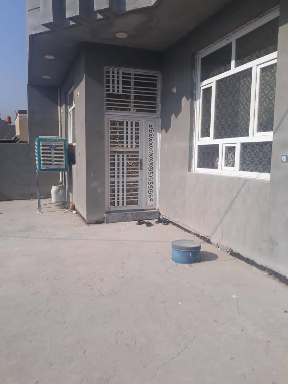 🏠 / دار للبيع مساحة ٣٣٥م طابو زراعي سند ٢٥

البناء يحتوي على مطبخ . هول . أستقبال . غرفتين . مجمع صحي داخلي و خارجي. كراج . حديقة 

الموقع🌏 / البو حمير/يبعد عن الشارع العام مال البو حمير 30م

للأستفسار مراسلة الصفحة او الاتصال على الأرقام التالية 
***********
***********

