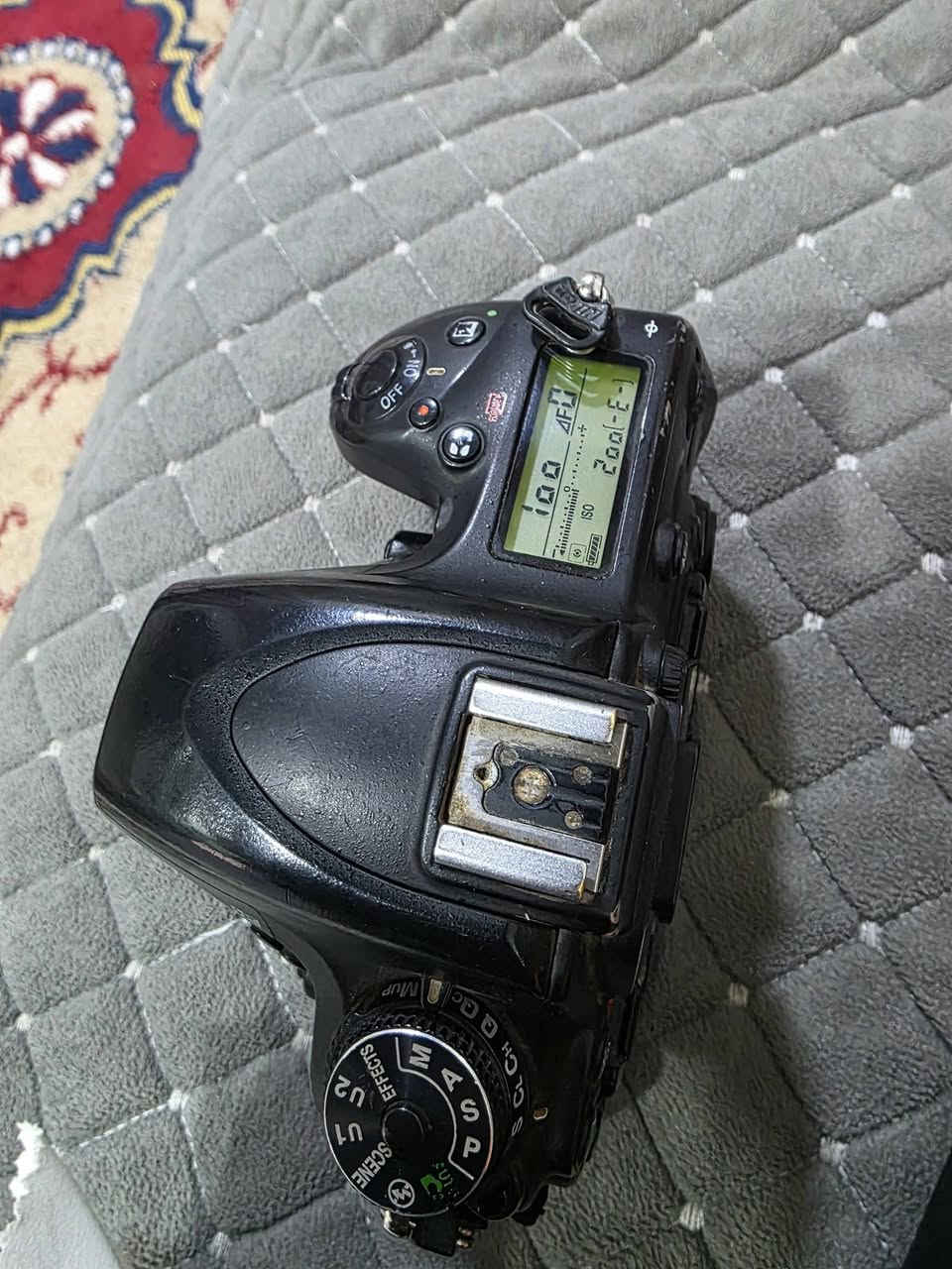 نيكون D750 • حالة جيدة • مع بطارية وشاحن