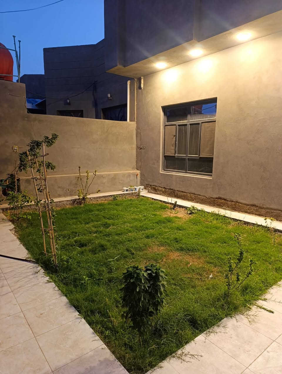دار  للبيع – دار طابو صرف
🏠 دار للبيع في الشافعية قرب معمل الاعلاف نزلة حسينيه عبد الزهرة الكعبي 
يبعد 100 متر عن الشارع العام 
📐 المساحة: 250 متر
📄 السند: طابو صرف 
مطلوب  اسكان 45 مليون
🔹 تفاصيل الدار:
بناء جديد 2025 
كونكريت مسلح 
2 غرف نوم
كليدور
صالة
مطبخ ( حار وبارد+
براني
صحيات داخلية
صحيات خارجية
شبابيك المنيوم
سقوف جبسن بورد 
ملاحظة الاسكان يبقه عليه اني اتكفل بي وحاضر لأي ضمانات للاستفسار خاص او الاتصال ***********

