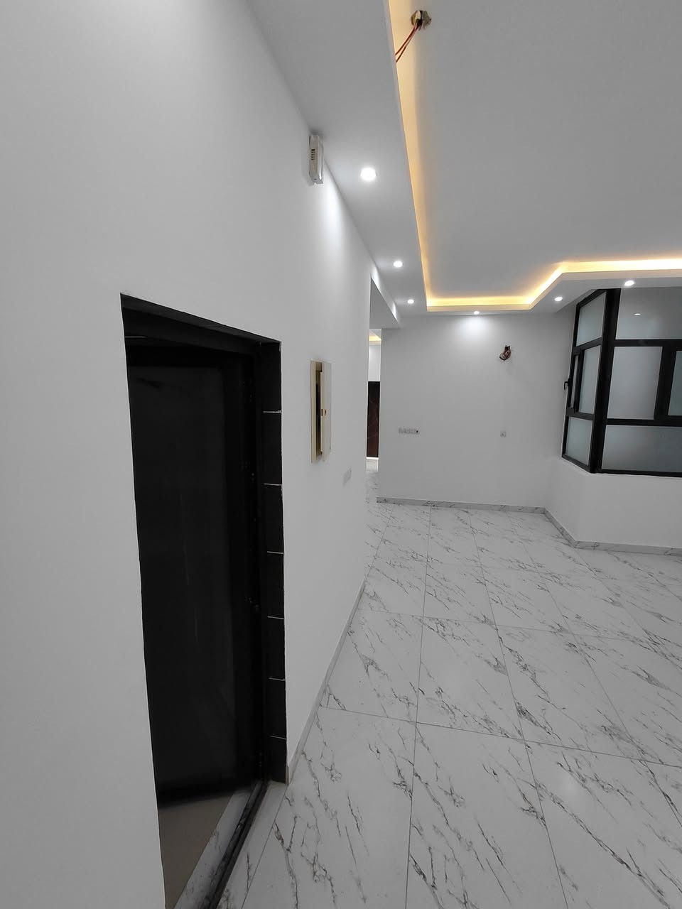 🏠 شقة واسعة ومميزة في مجمع درة السيدية – بغداد

📍 الموقع:
السيدية – مجمع درة السيدية
 قرب نادي السيدية المغلق للألعاب الرياضية

📐 مساحة الشقة: 145 م²

✨ مواصفات الشقة:
• 🛏️ 3 غرف نوم
• 🛋️ صالة واسعة
• 🍳 مطبخ
• 🚿 2 صحيات
• 🌿 بالكونة
• ⚡ خدمات متوفرة
• 🏡 شقة واسعة ومريحة ومناسبة للسكن العائلي

⭐ موقع مميز ومساحة مناسبة لعائلة تبحث عن الراحة والسكن الهادئ.

📞 للاستفسار والتواصل:
***********
