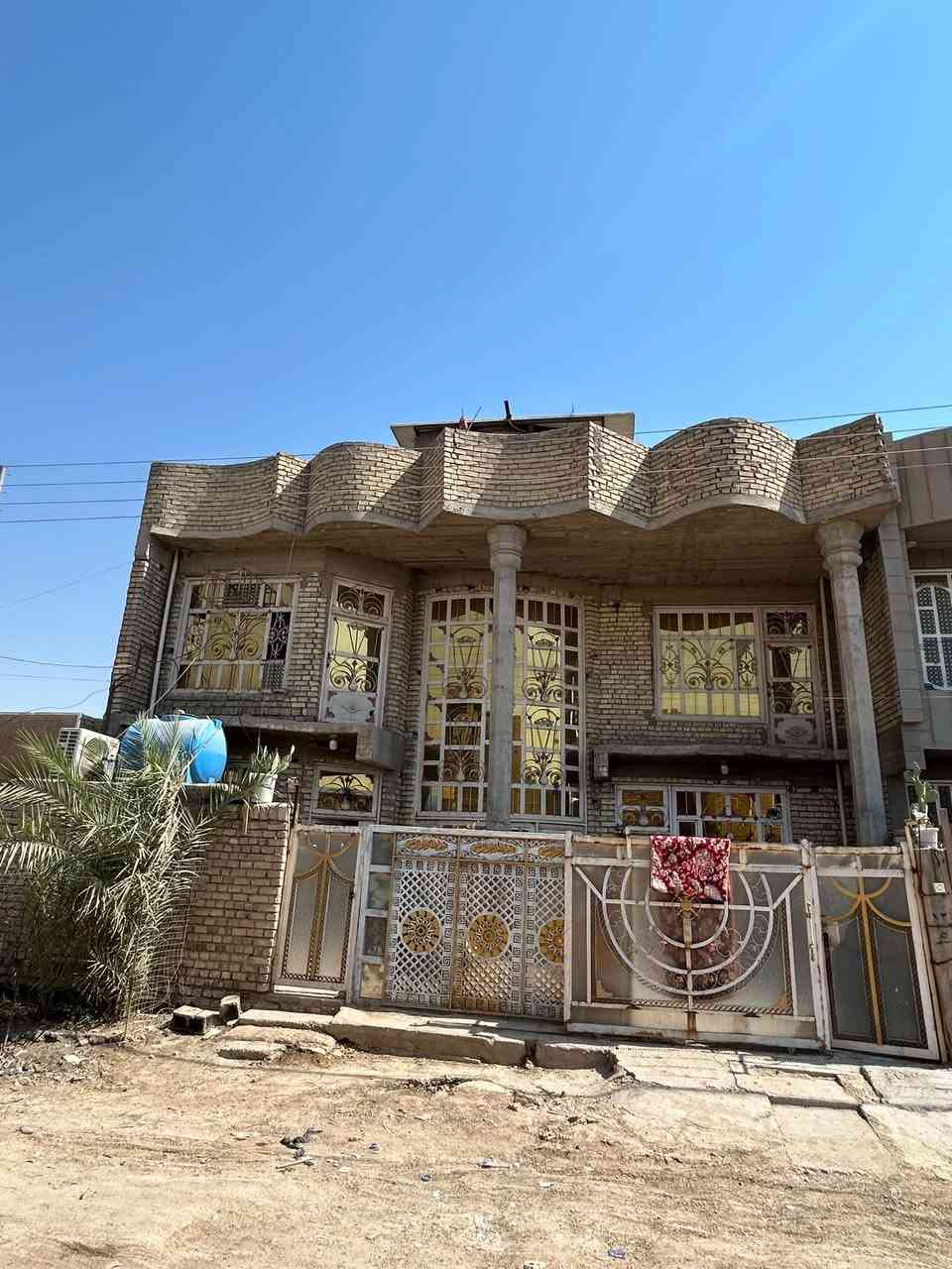 ✅ دار سكني ملك صرف تحويل مباشر للبيع ا
  بموقع ممتاز في🏚 ناحية الوحدة الخالصه  قرب مركز الشرطه 
مساحه 200 متر مربع  
يحتوي ع4 غرف نوم وستقال وصاله ومطبخ وصحيات عدد 3
البيت نضيف وكامل من كلشي بناء طابوك 
سعر 170 وبي مجال

***********
